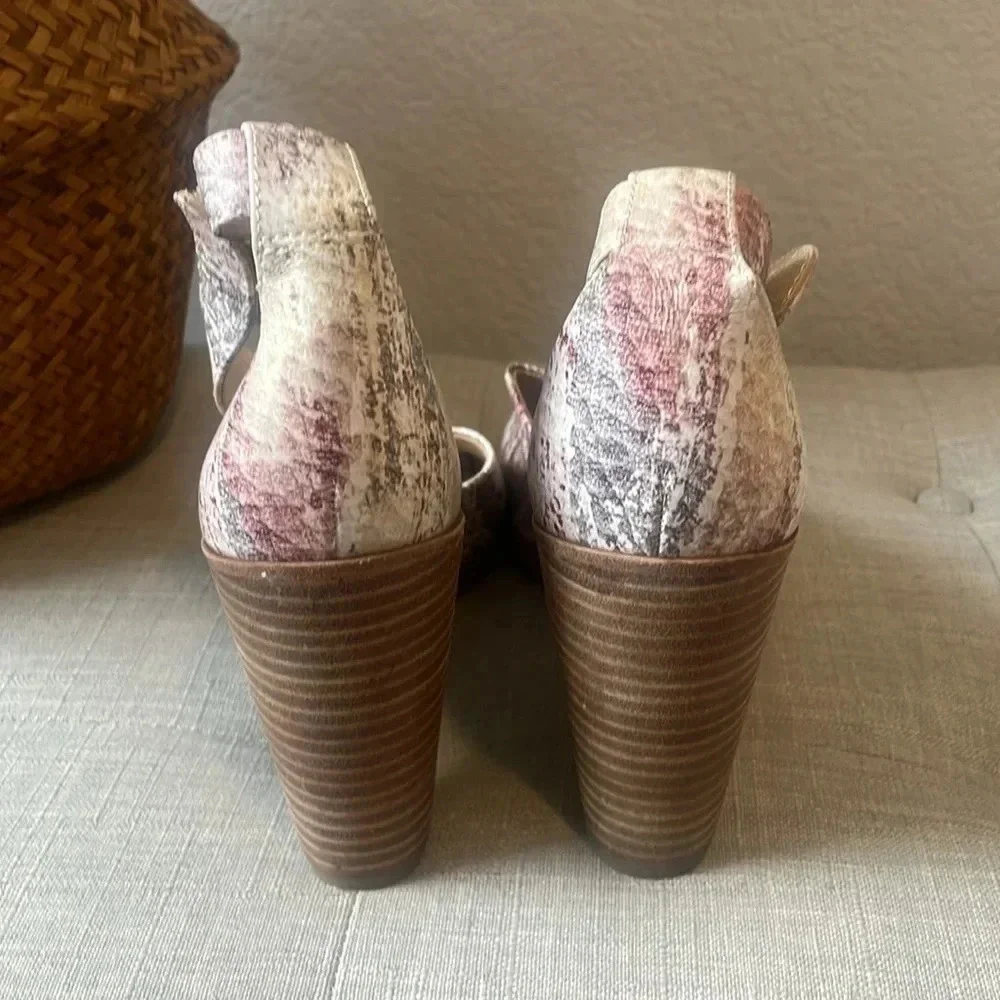 Vince Camuto size 8M ankle strap leather wedge heels
